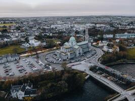 Ansichten von Galway Kathedrale im Galway, Irland durch Drohne foto