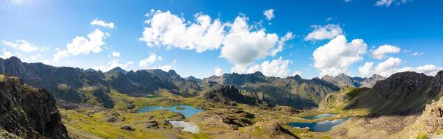 Panorama- Aussicht von Yedigoller auf das Kackar Berge im ispir erzurum Truthahn foto