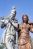 groß Statue von Herr Radha krishna in der Nähe von Delhi International Flughafen, Delhi, Indien, Herr krishna und Radha groß Statue berühren Himmel beim Main Autobahn Mahipalpur, Delhi foto