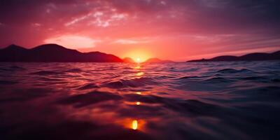 Natur draussen Sonnenuntergang Über See Meer mit Berge Hügel Landschaft Hintergrund, Rosa verwischen aus von Fokus Aussicht foto