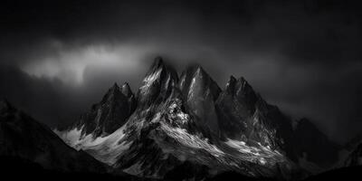 tolle schwarz und Weiß Fotografie von schön Berge und Hügel mit dunkel Himmel Landschaft Hintergrund Aussicht Szene foto