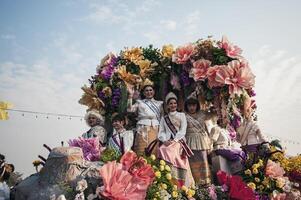 Chiang Mai, Thailand - - Februar 04, 2023 Blume schwimmt und Paraden das 46 .. jährlich Blume Festival 2023 im Chiang Mai, Thailand foto