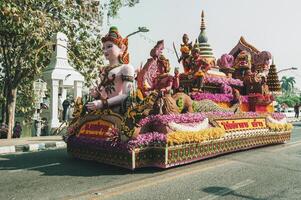 Chiang Mai, Thailand - - Februar 04, 2023 Blume schwimmt und Paraden das 46 .. jährlich Blume Festival 2023 im Chiang Mai, Thailand foto