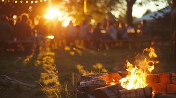 ein Lagerfeuer ist zündete beim Sonnenuntergang Bereitstellung ein gemütlich und intim Atmosphäre zum Gäste zu versammeln und Teilen Geschichten beim das nüchtern Jahrestag Feier foto