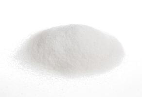 Stapel von Zucker isoliert auf Weiß foto