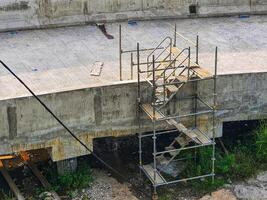 hoch Projekt Gebäude Treppe Gerüst System. foto