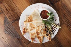 Quesadilla mit Rindfleisch und Hähnchen foto