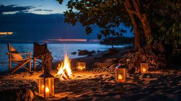 ein Privat Strand Lagerfeuer einstellen oben zum ein romantisch Abend unter das Sterne mit ein Gourmet Gerüche Bar foto