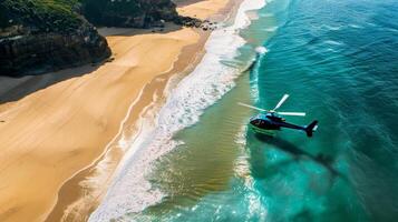 das ultimativ Luxus ein Hubschrauber Reiten zu das Strand Angebot ein Antenne Aussicht von das atemberaubend Küste foto