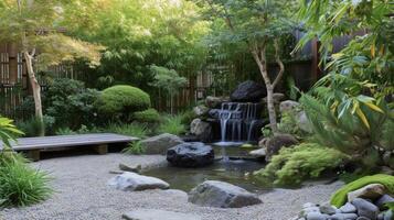 ein still Zen Garten mit ein sprudelnd Wasser Feature vorsichtig p Steine und üppig Grün zum ein friedlich draussen Rückzug foto