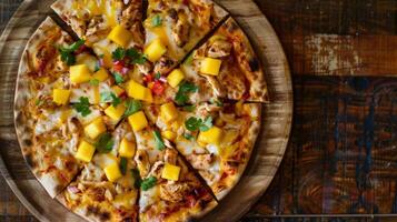 kippen entscheiden zwischen Pizza und Mexikaner weve habe Sie bedeckt mit unser Mango und Hähnchen Quesadilla Pizza foto