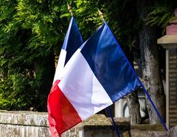 Französisch Flagge schwebend mit das Wind, National Symbol, Blau, Weiss, Rot, Feier Tag, Frankreich, Europa foto