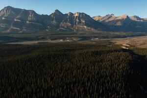 Antenne Aussicht von mistaya Schlucht, felsig Berge, Kanada. foto