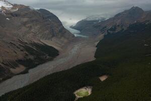 Gletscher Zunge im das kanadisch Rockies. foto