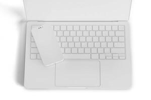 Laptop und Telefon auf Weiß Hintergrund foto