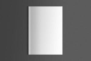 isolierte weiße Zeitschrift über schwarzer Oberfläche foto