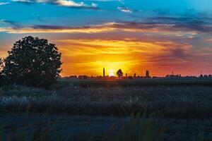 Sonnenuntergang im ein Land Landschaft 3 foto