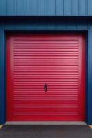 ein rot und Blau Garage Tür Hintergrund foto