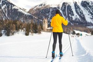 Mädchen Anfänger üben abwechselnde Technik Hintergrund foto