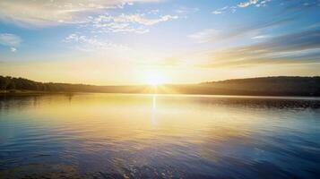 Sonnenuntergang Über still See, Gießen warm glühen Über das Wasser und Umgebung Landschaft foto