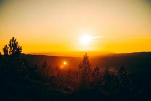 epischer sonnenuntergang himmel foto