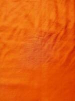 Orange Stoff Hintergrund, seidig Gradient Luxus Stoff Textur, Sommer- Textil- Banner Material tropisch Welle aussehen Mode abstrakt Design Poster Vorlage foto