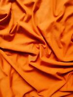 Orange Stoff Hintergrund, seidig Gradient Luxus Stoff Textur, Sommer- Textil- Banner Material tropisch Welle aussehen Mode abstrakt Design Poster Vorlage foto