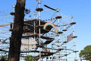 Artikel zum Spiele und Sport auf das Spielplatz im das Stadt Park. foto