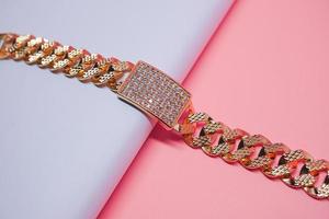 Foto des Armbands für erwachsene Frauen mit Diamantkästchen