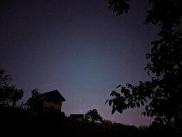 Nacht Himmel, Sterne, Universum Hintergrund, Astrofotografie, Kosmos Hintergrund, milchig Weg und Planeten beim Klenice, Kroatien, hrvatsko Zagorje foto