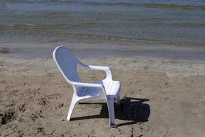 sandig Strand auf das Ufer von das Mittelmeer Meer im Nord Israel. foto