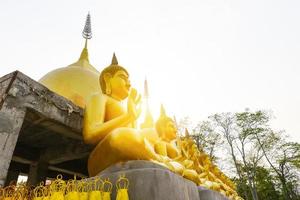 Pagode thailändisch mit Buddha-Statue im Tempel thailand