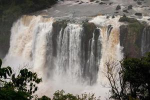 Iguazu fällt an die Grenze zwischen Brasilien und Argentinien foto