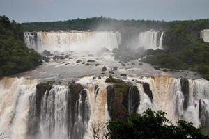 Iguazu fällt an die Grenze zwischen Brasilien und Argentinien foto