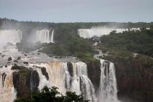 Iguazu fällt an die Grenze zwischen Brasilien und Argentinien foto