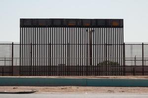 zaun entlang der us, mexikanische grenze in el paso, texas foto