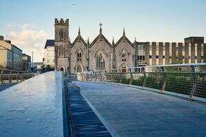 Galway Stadt, Gebäude und die Architektur, Lachs Wehr Brücke, Stadtbild Hintergrund, irisch Sehenswürdigkeiten, Irland foto