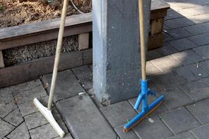 Hand Werkzeuge zum nass Reinigung von Lokal foto