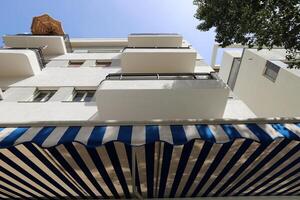 Balkon, Nahaufnahme, wie ein architektonisch Detail während Gehäuse Konstruktion im Israel foto