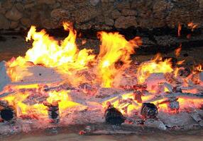 ein Feuer Das brennt alles Das brennt. foto