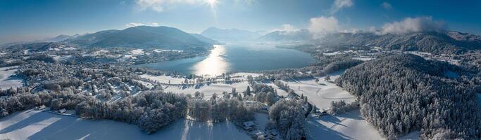 Tegernsee See Bayern. schön Winter Panorama. Karwendel Alpen foto