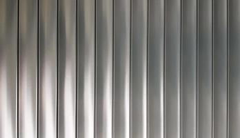 Texturjalousien oder Roleta. horizontale metallische Jalousien Tore geschlossen gestreiftes Silber. Aluminium Metall Textur abstrakten Hintergrund. foto