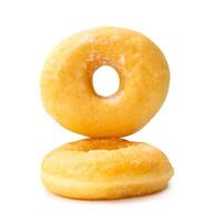 Vorderseite Aussicht von zwei Zucker glasiert Zimt Donuts im Stapel isoliert auf Weiß Hintergrund mit Ausschnitt Pfad foto