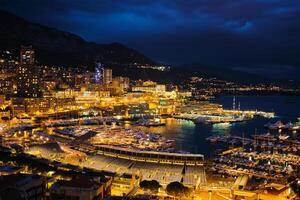 Aussicht von Monaco im das Nacht foto