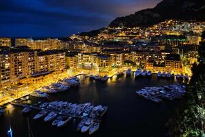 Aussicht von Monaco im das Nacht foto