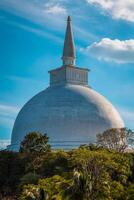 Mahaseya Dagoba Buddhist dumm im mihintale, sri lanka, auf Sonnenuntergang foto