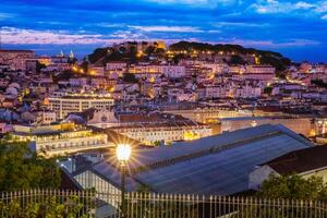 Aussicht von Lissabon von miradouro de sao pedro de Alcantara Standpunkt. Lissabon, Portugal foto