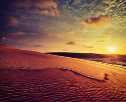 Weiß Sand Dünen auf Sonnenuntergang, mui ne, Vietnam foto