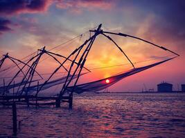 Chinesisch Netzstrümpfe auf Sonnenuntergang. Kochi, Kerala, Indien foto