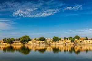 indisch Wahrzeichen Gadi sagar im Rajasthan foto